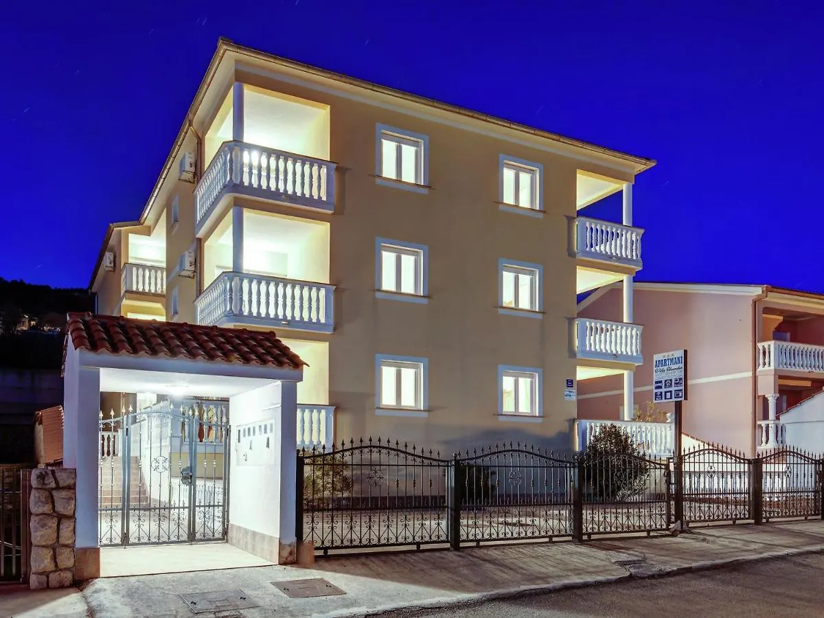 Adorable Apartment In Dramalj With Pool